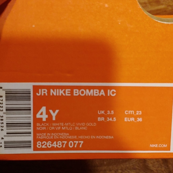 NIB Nike Bomba Turfs/Indoor Soccer Shoes - Picture 3 of 3